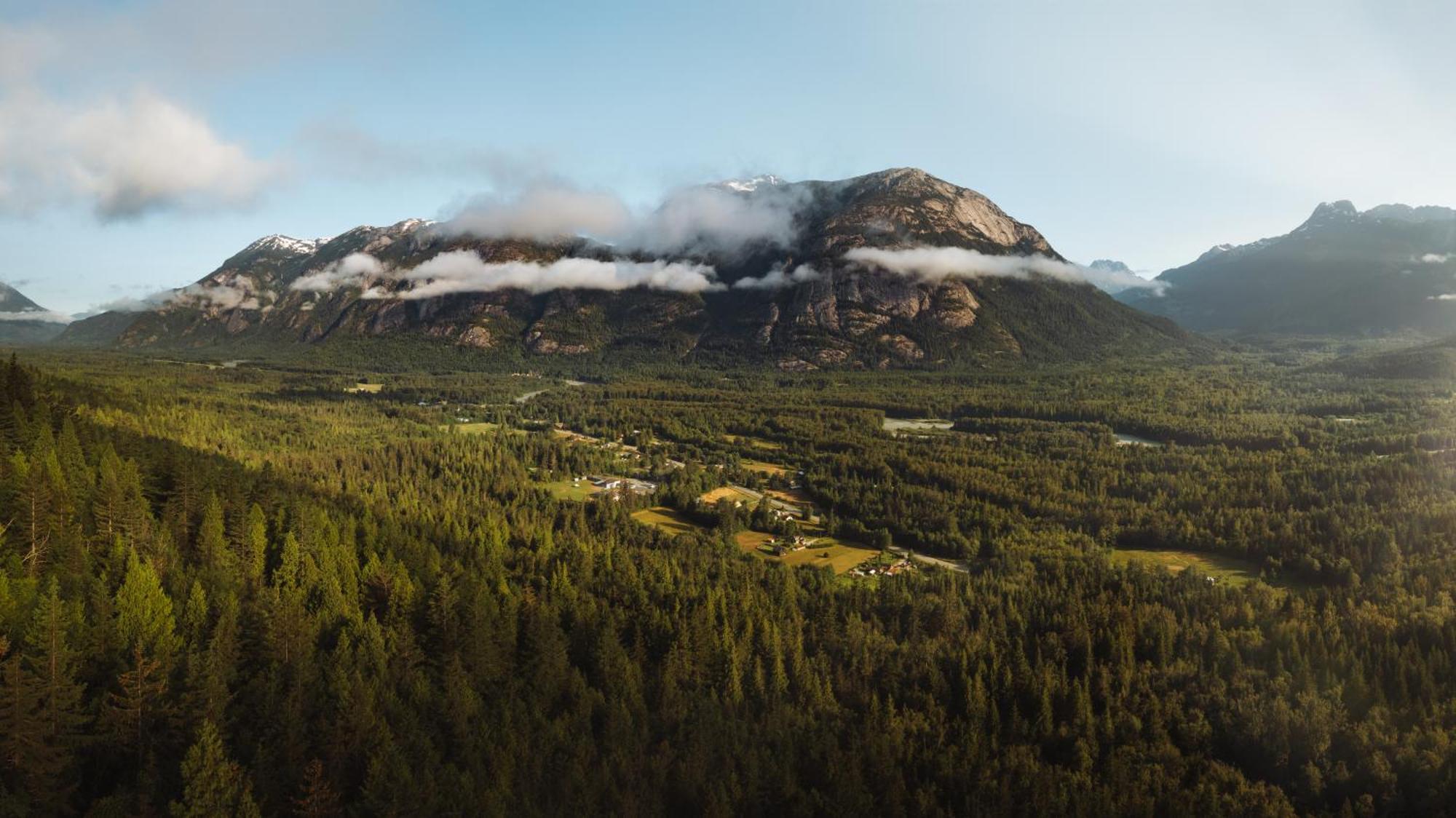 Bella Coola Grizzly Tours And Resort Hagensborg Exterior photo