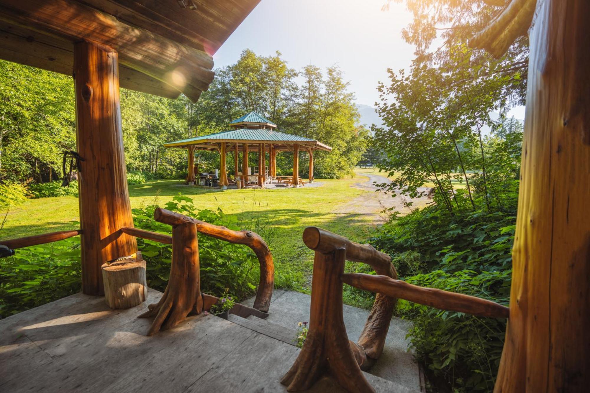Bella Coola Grizzly Tours And Resort Hagensborg Exterior photo